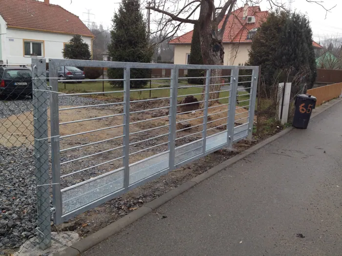 Zakázková kovovýroba Valouch – brána či branka č. 6