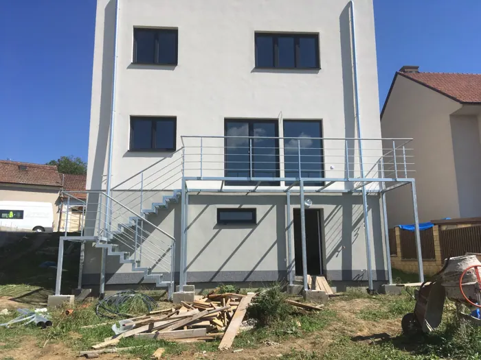 Zakázková kovovýroba Valouch – kóje a klece č. 5