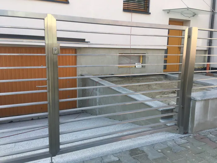Zakázková kovovýroba Valouch – brána či branka č. 13